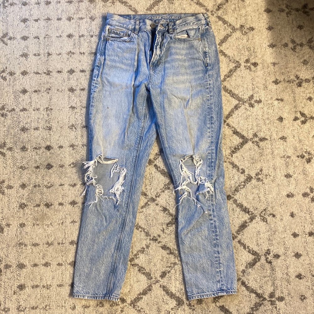 AMERICAN EAGLE LIGHT WASHED JEANS